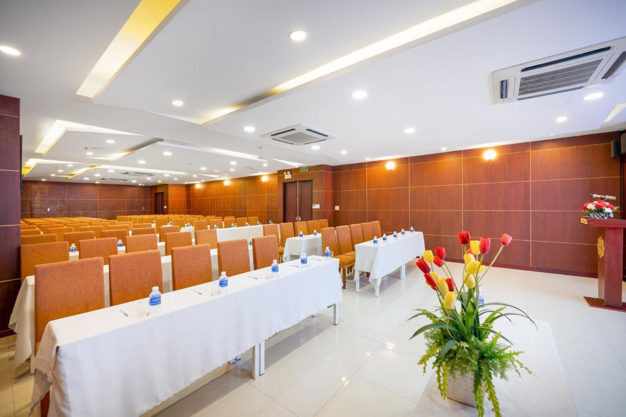 Khách Sạn&căn Hộ Capital O 1176 Gemma 4*